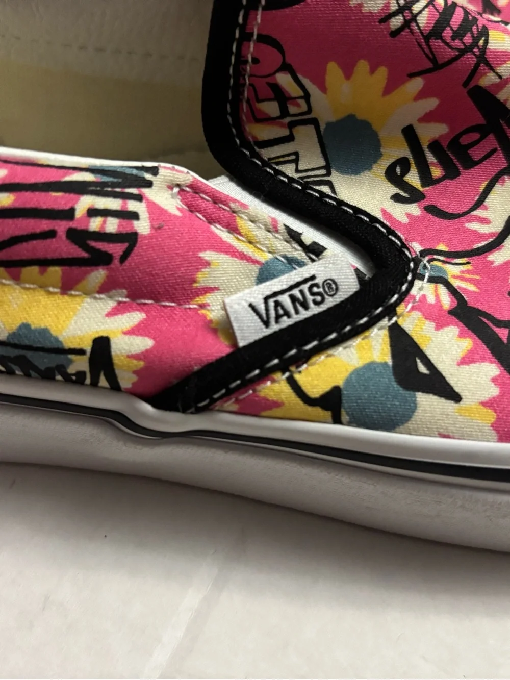 New! Vans off the wall slip on canvas shoes pink graffiti size M6.5/W8